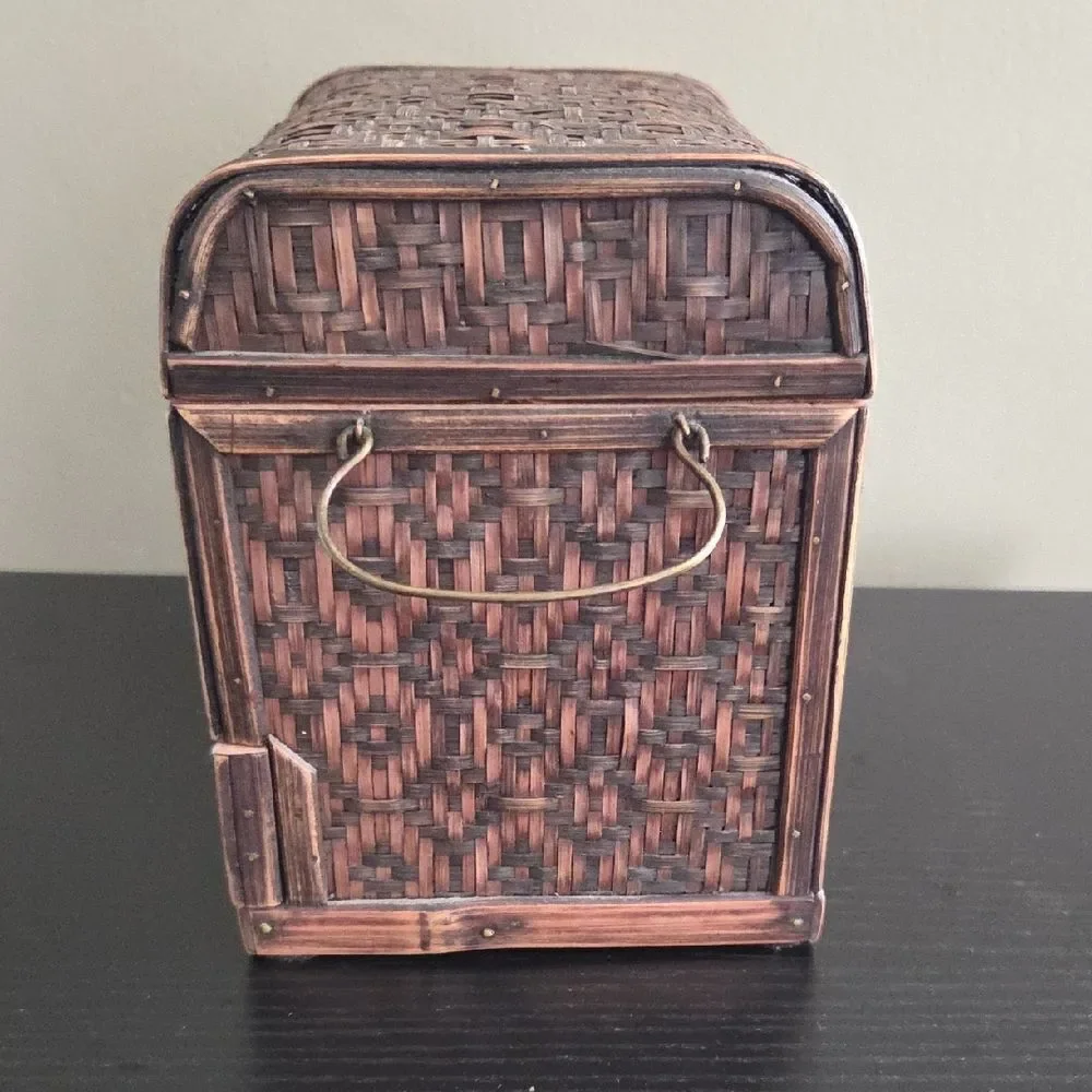 Woven Wooden Trinket Box with Lion Handle